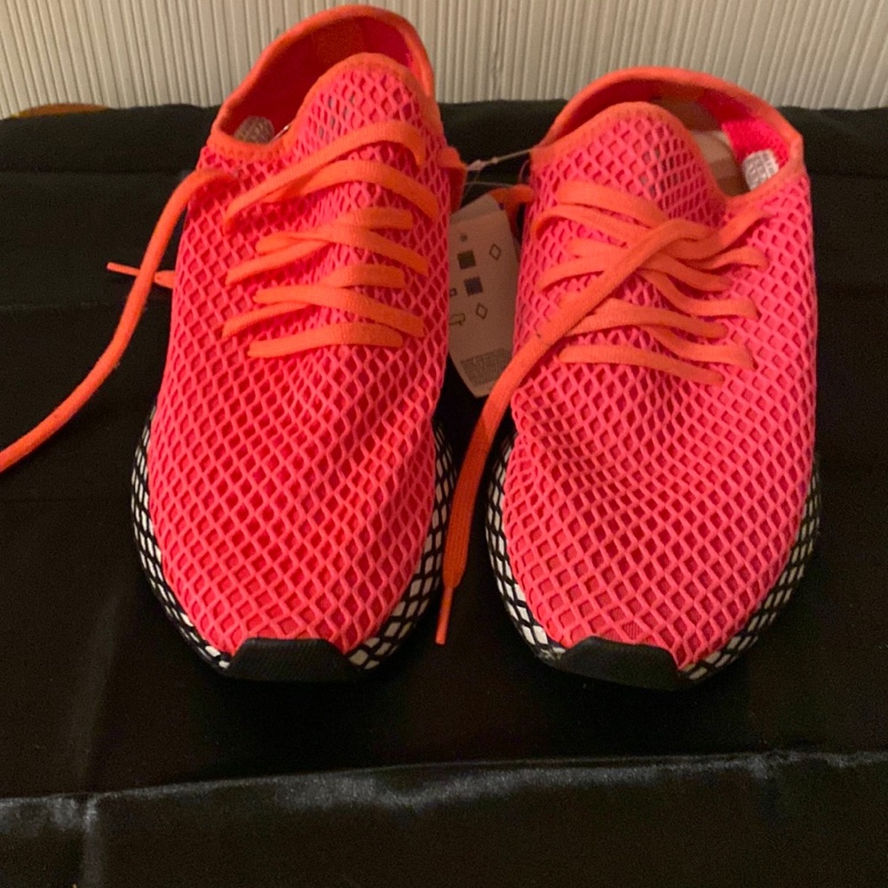 Adidas mens runner shoes sized 9.5